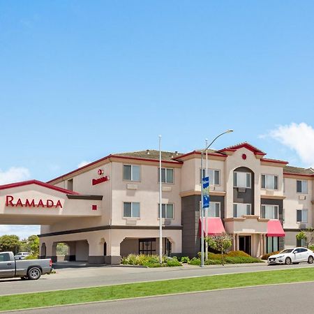 Hotel Ramada By Wyndham Marina Esterno foto