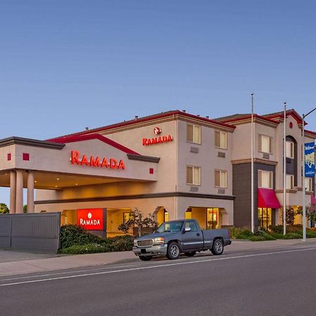 Hotel Ramada By Wyndham Marina Esterno foto