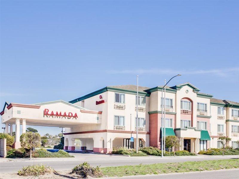 Hotel Ramada By Wyndham Marina Esterno foto