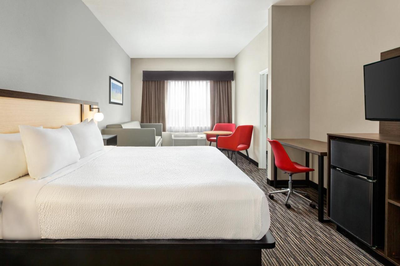 Hotel Ramada By Wyndham Marina Esterno foto