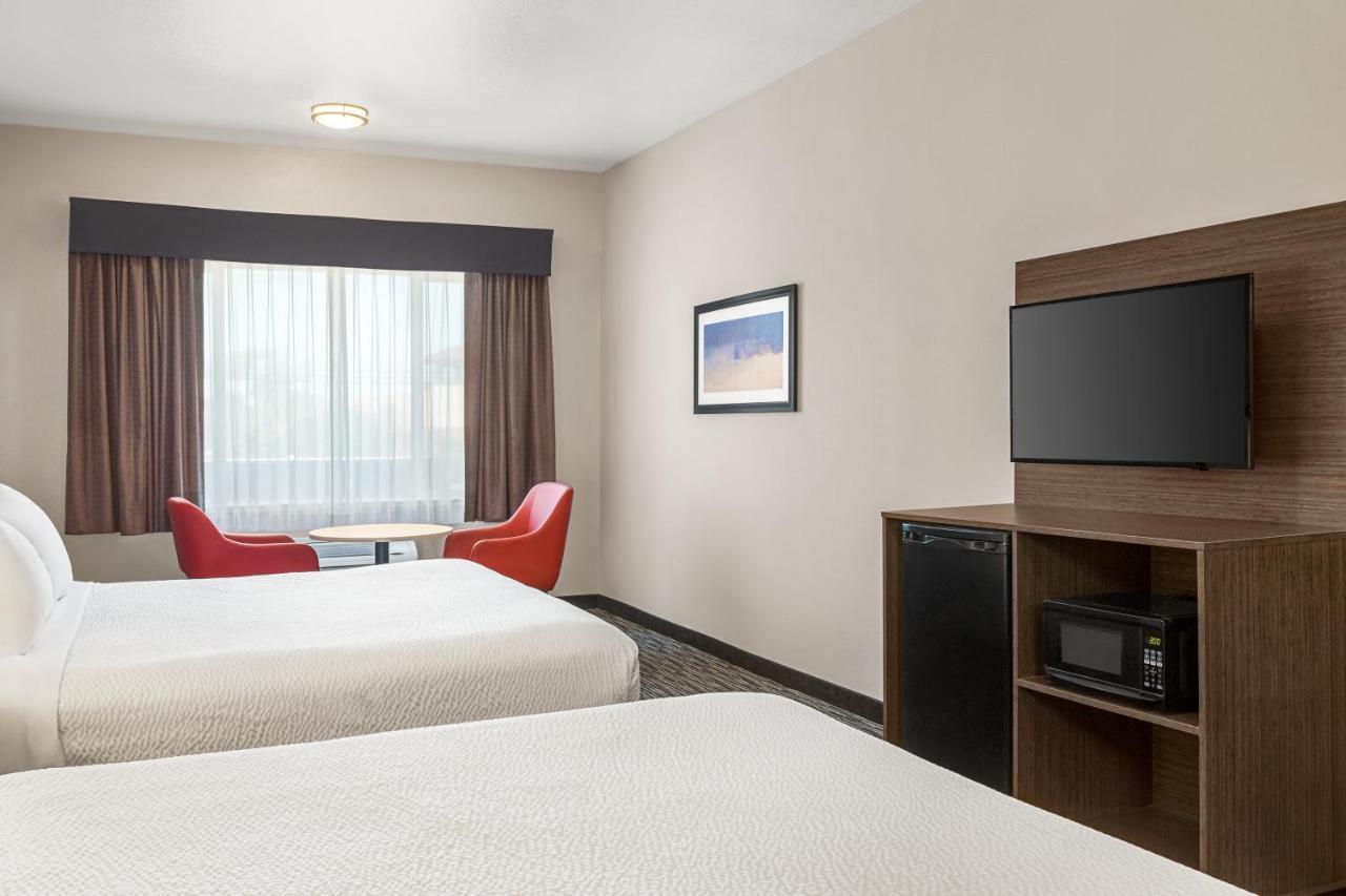 Hotel Ramada By Wyndham Marina Esterno foto