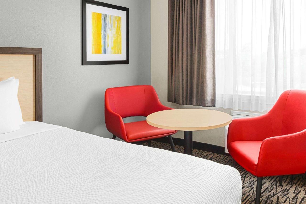 Hotel Ramada By Wyndham Marina Esterno foto