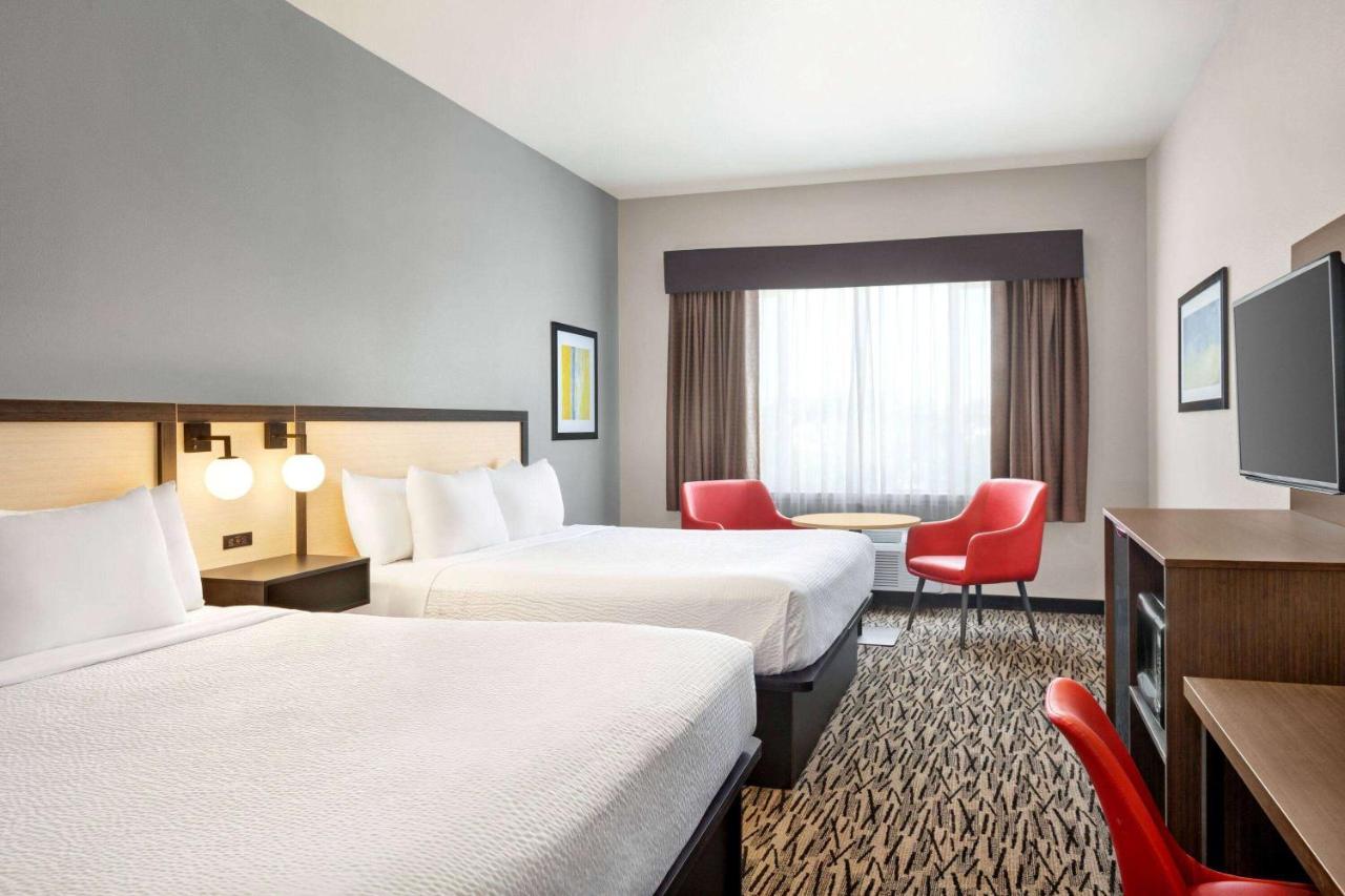 Hotel Ramada By Wyndham Marina Esterno foto