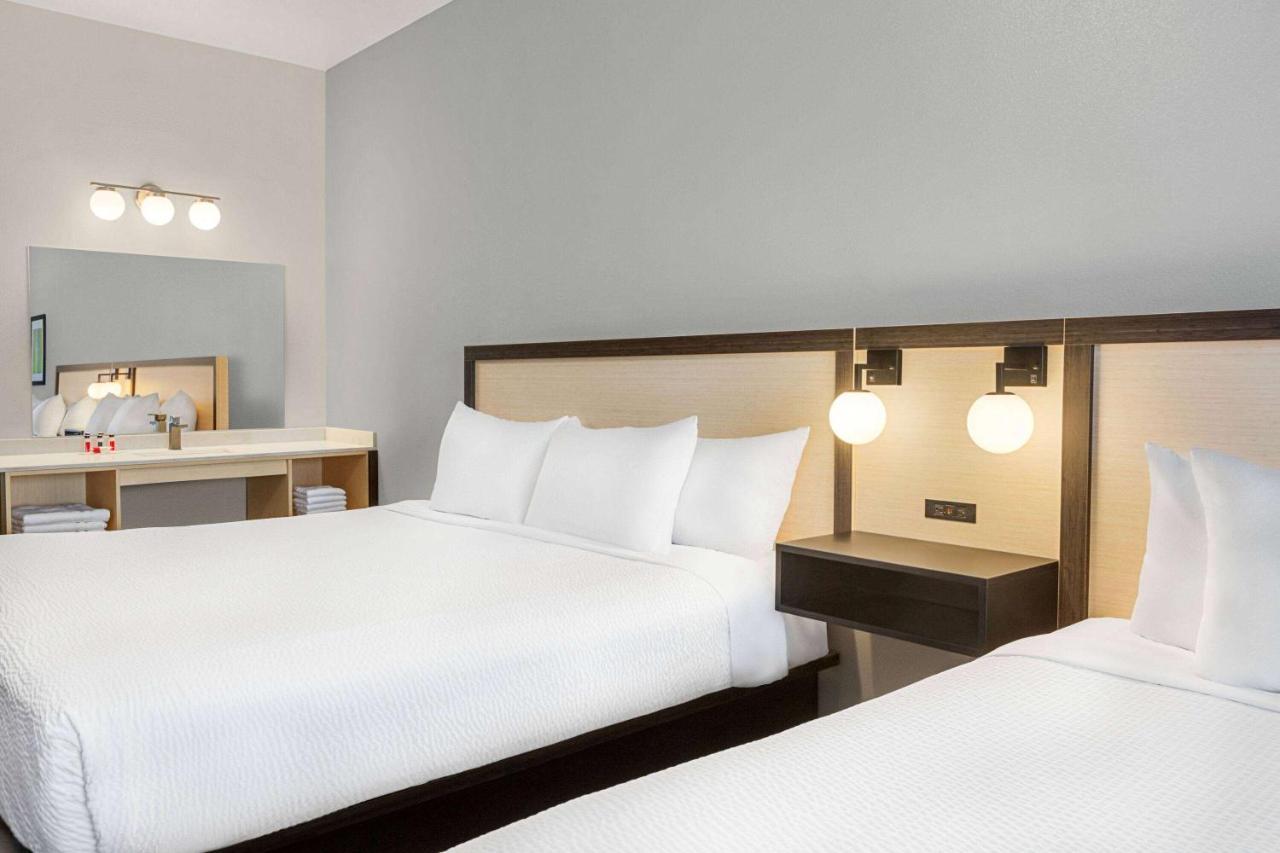 Hotel Ramada By Wyndham Marina Esterno foto