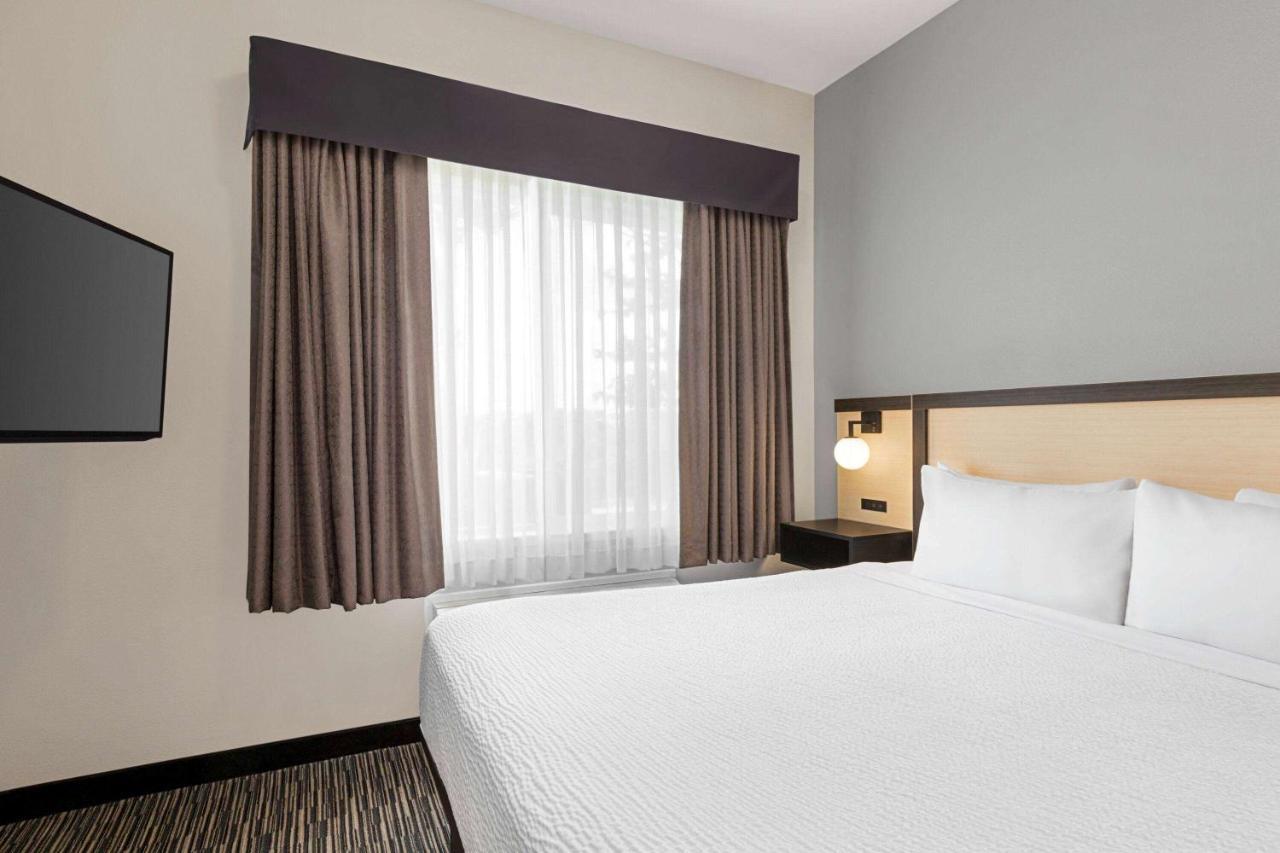 Hotel Ramada By Wyndham Marina Esterno foto