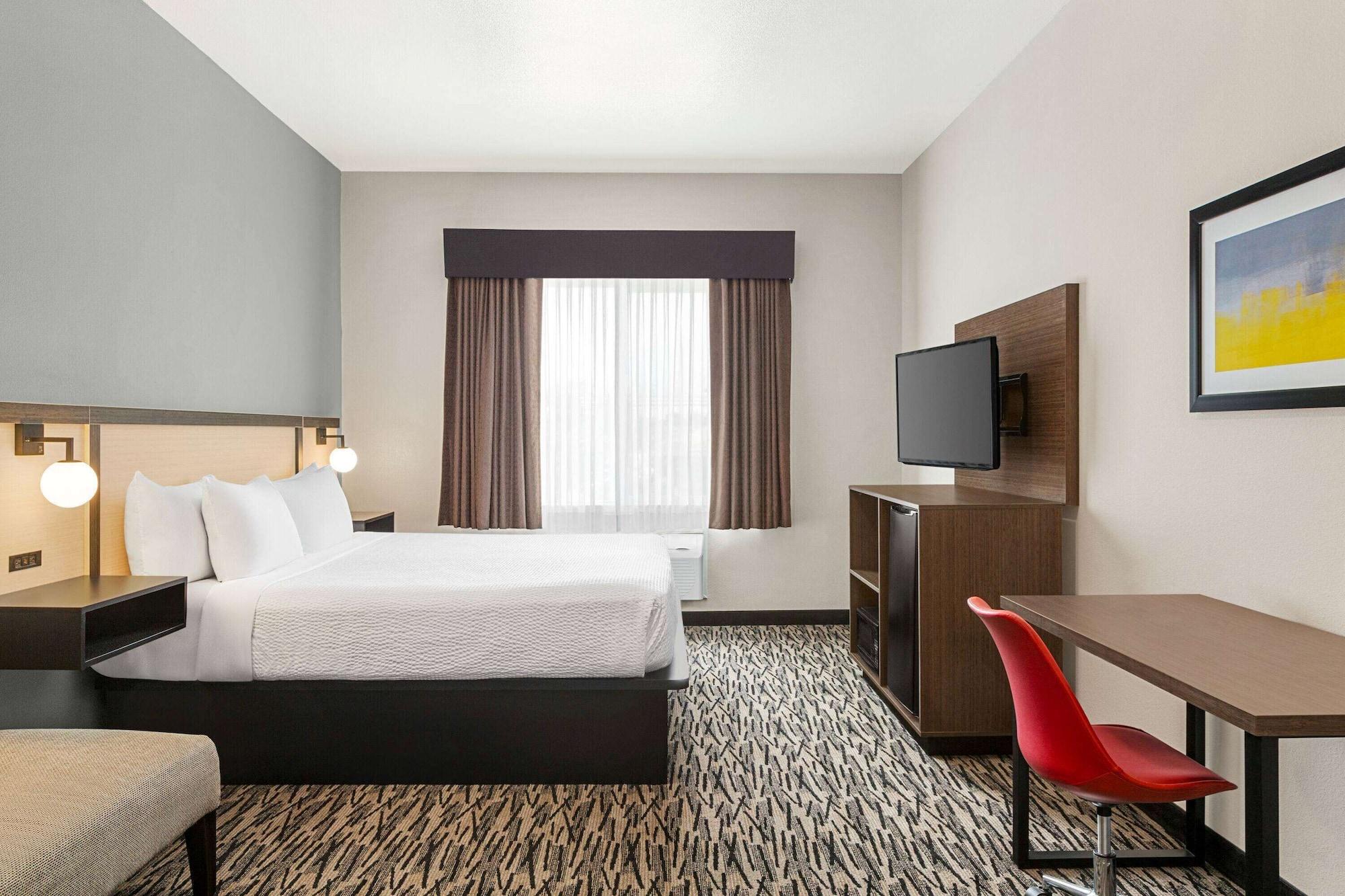 Hotel Ramada By Wyndham Marina Esterno foto
