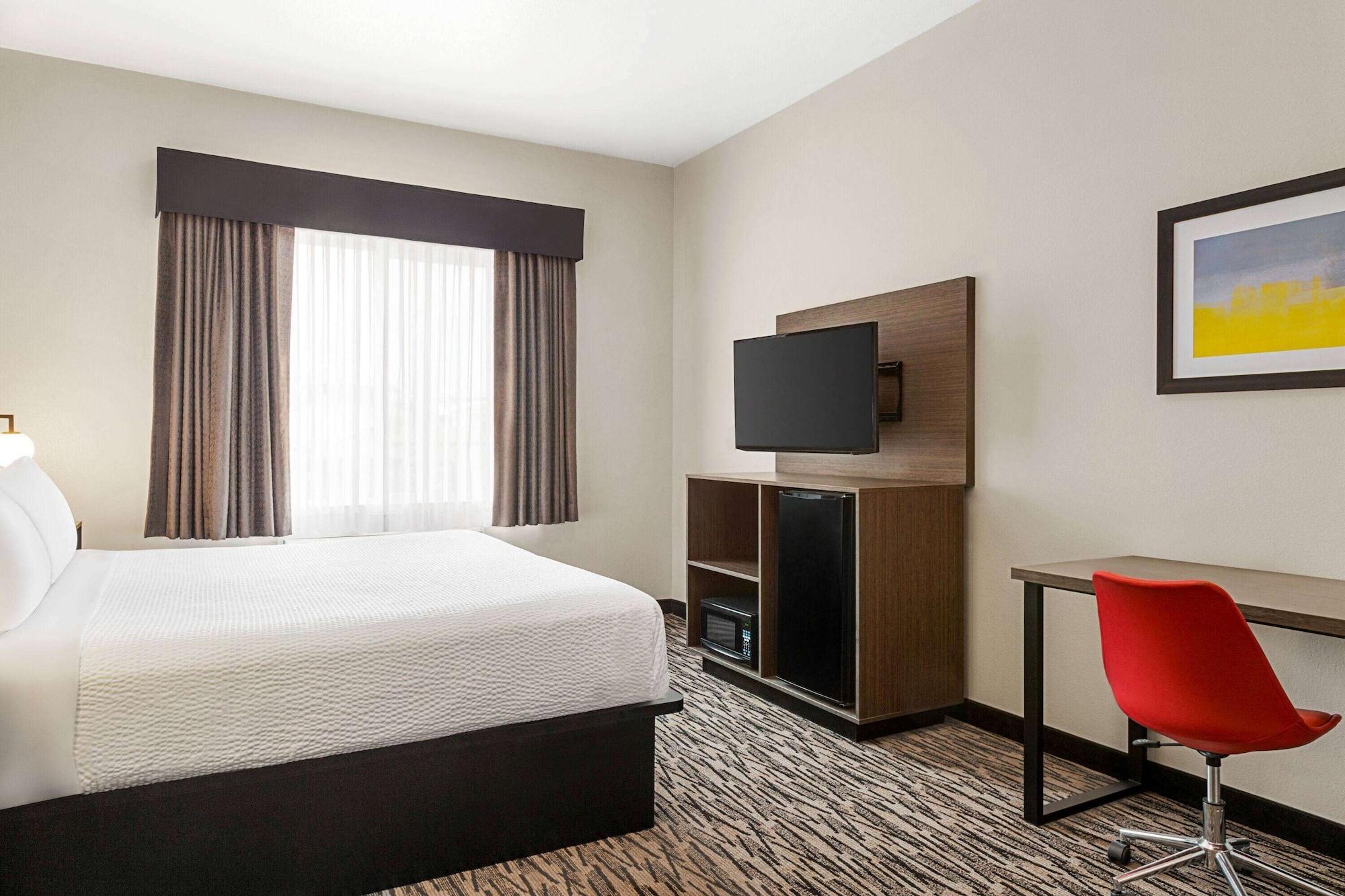 Hotel Ramada By Wyndham Marina Esterno foto