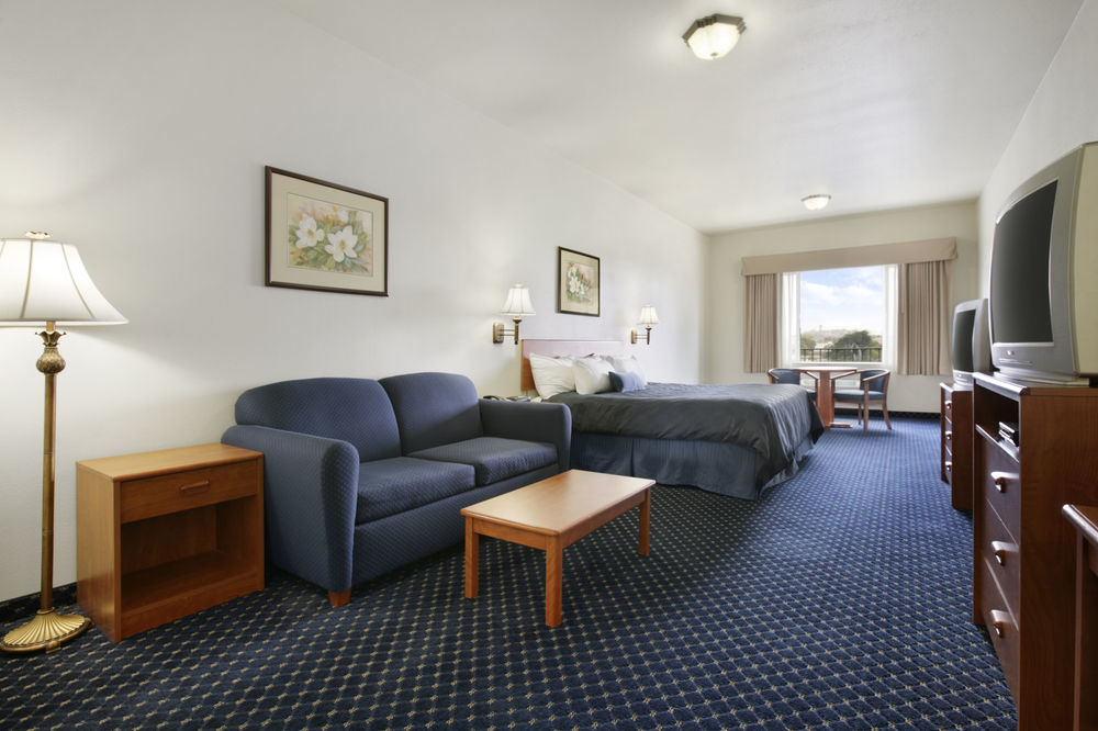 Hotel Ramada By Wyndham Marina Esterno foto