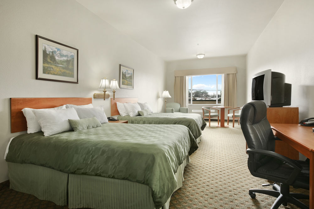Hotel Ramada By Wyndham Marina Esterno foto