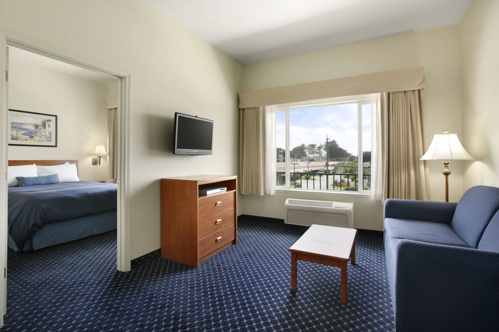Hotel Ramada By Wyndham Marina Esterno foto