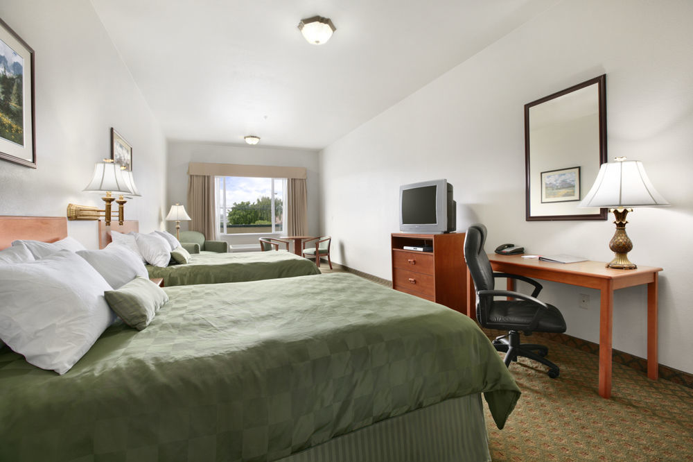 Hotel Ramada By Wyndham Marina Esterno foto