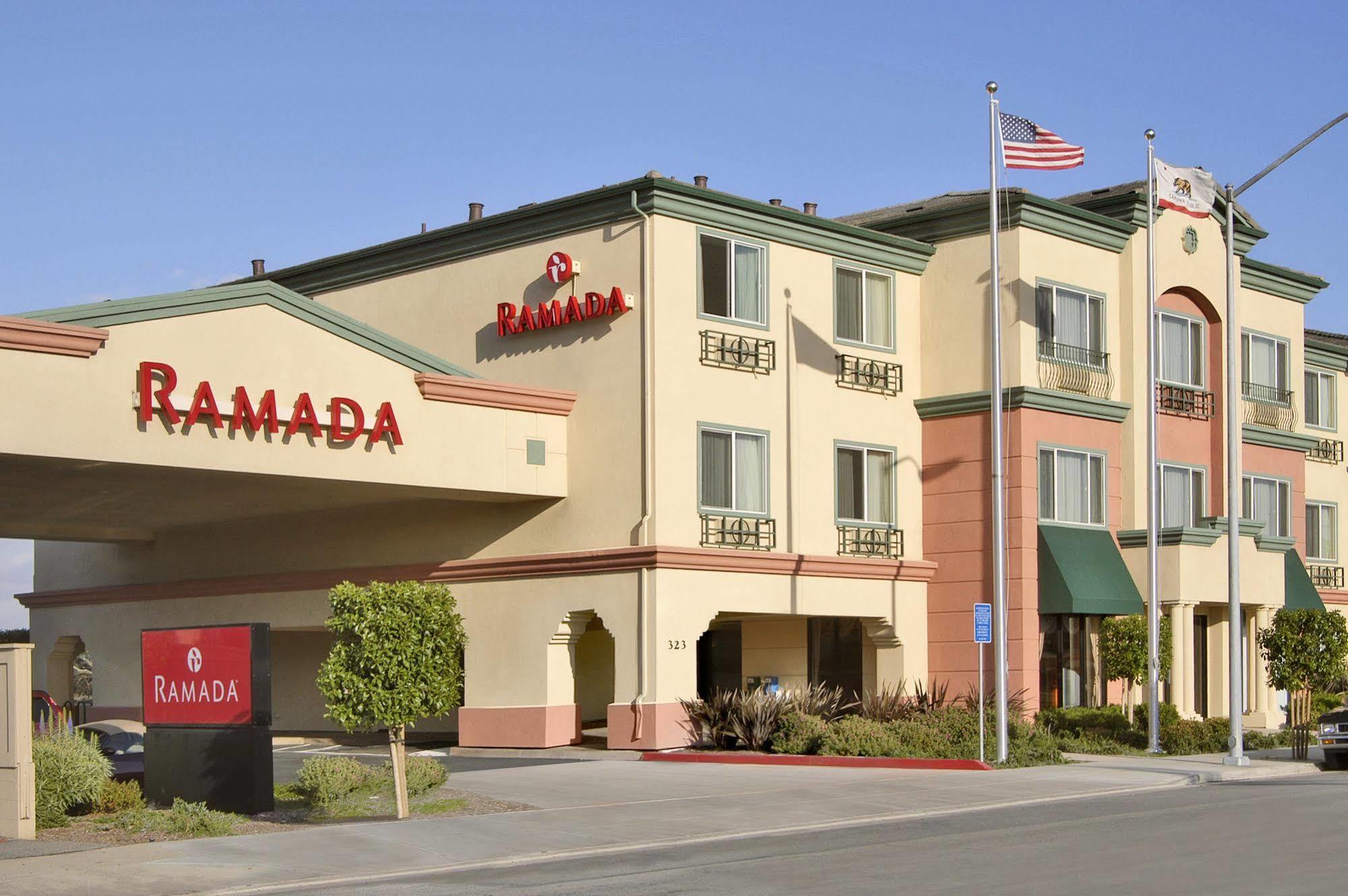 Hotel Ramada By Wyndham Marina Esterno foto